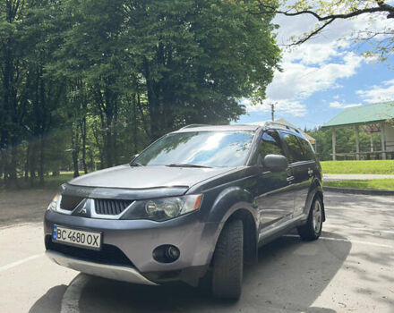 Серый Мицубиси Аутлендер, объемом двигателя 2.36 л и пробегом 250 тыс. км за 7400 $, фото 1 на Automoto.ua