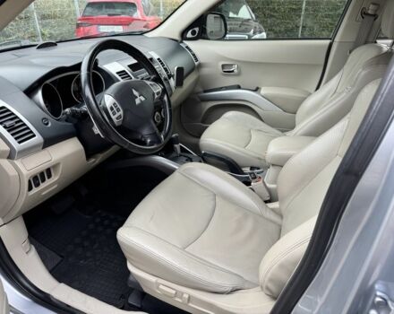 Серый Мицубиси Аутлендер, объемом двигателя 3 л и пробегом 175 тыс. км за 8500 $, фото 13 на Automoto.ua