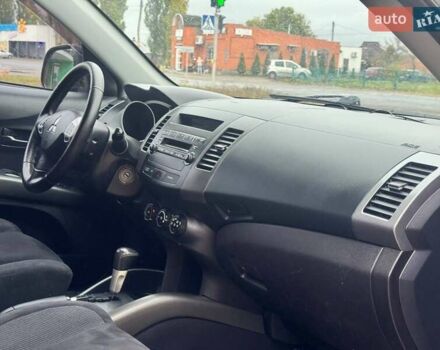 Серый Мицубиси Аутлендер, объемом двигателя 3 л и пробегом 179 тыс. км за 8900 $, фото 43 на Automoto.ua
