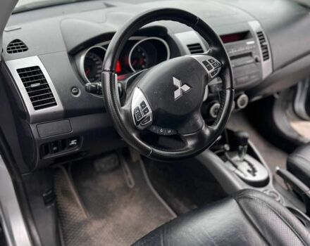 Серый Мицубиси Аутлендер, объемом двигателя 2.4 л и пробегом 285 тыс. км за 8500 $, фото 6 на Automoto.ua