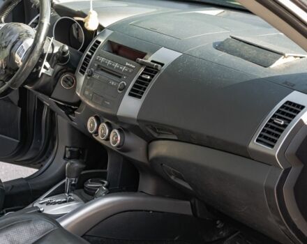 Міцубісі Аутлендер 2008 у Белой Церкве на Automoto.ua Сірий Міцубісі Аутлендер, об'ємом двигуна 2.4 л та пробігом 280 тис. км за 8000 $, фото 9 на Automoto.ua