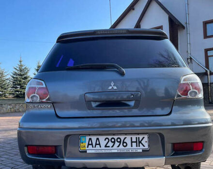 Серый Мицубиси Аутлендер, объемом двигателя 2 л и пробегом 250 тыс. км за 5400 $, фото 3 на Automoto.ua