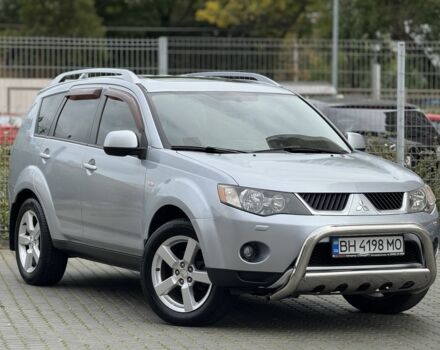 Серый Мицубиси Аутлендер, объемом двигателя 3 л и пробегом 175 тыс. км за 8500 $, фото 4 на Automoto.ua