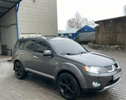 Серый Мицубиси Аутлендер, объемом двигателя 2.01 л и пробегом 345 тыс. км за 8100 $, фото 3 на Automoto.ua