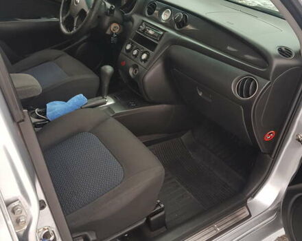 Серый Мицубиси Аутлендер, объемом двигателя 2.38 л и пробегом 700 тыс. км за 7058 $, фото 2 на Automoto.ua