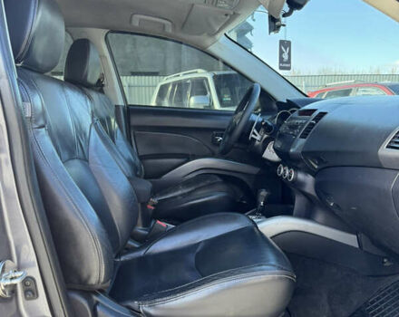 Серый Мицубиси Аутлендер, объемом двигателя 2.36 л и пробегом 215 тыс. км за 8000 $, фото 11 на Automoto.ua