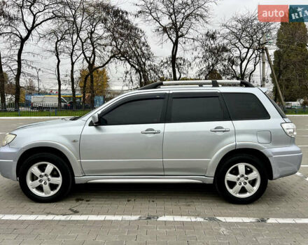 Серый Мицубиси Аутлендер, объемом двигателя 2 л и пробегом 209 тыс. км за 7200 $, фото 3 на Automoto.ua