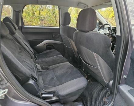 Серый Мицубиси Аутлендер, объемом двигателя 2 л и пробегом 400 тыс. км за 4700 $, фото 11 на Automoto.ua