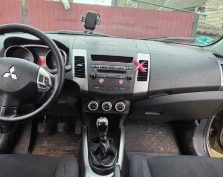 Сірий Міцубісі Аутлендер, об'ємом двигуна 2 л та пробігом 262 тис. км за 4700 $, фото 4 на Automoto.ua