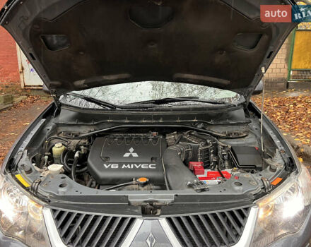 Сірий Міцубісі Аутлендер, об'ємом двигуна 3 л та пробігом 209 тис. км за 9800 $, фото 47 на Automoto.ua