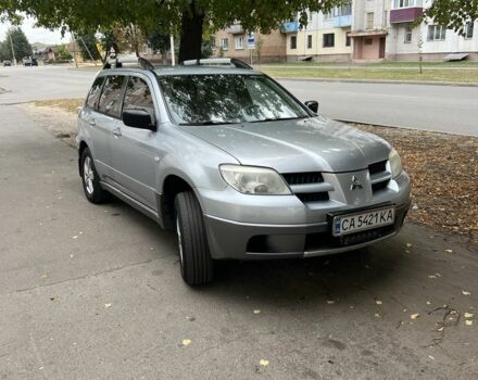 Серый Мицубиси Аутлендер, объемом двигателя 2 л и пробегом 237 тыс. км за 6000 $, фото 1 на Automoto.ua