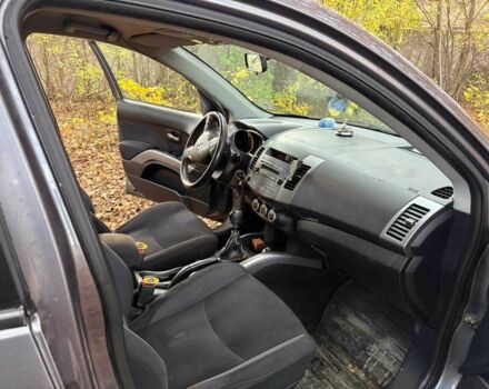 Міцубісі Аутлендер 2008 у Муровані курилівці на Automoto.ua Сірий Міцубісі Аутлендер, об'ємом двигуна 2 л та пробігом 203 тис. км за 8999 $, фото 8 на Automoto.ua