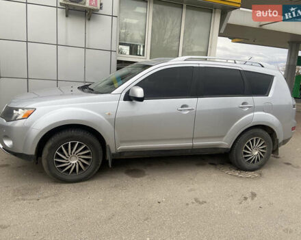 Серый Мицубиси Аутлендер, объемом двигателя 1.97 л и пробегом 229 тыс. км за 8500 $, фото 2 на Automoto.ua