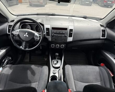Серый Мицубиси Аутлендер, объемом двигателя 2.4 л и пробегом 208 тыс. км за 7600 $, фото 6 на Automoto.ua