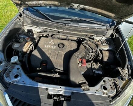 Серый Мицубиси Аутлендер, объемом двигателя 2 л и пробегом 330 тыс. км за 3500 $, фото 6 на Automoto.ua