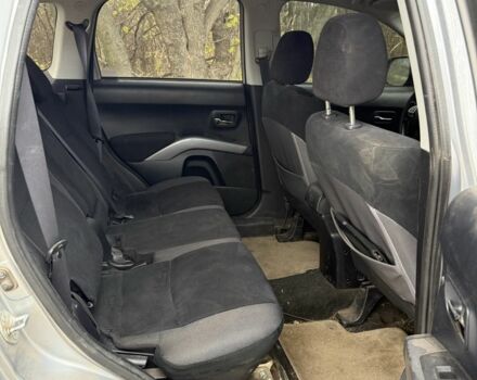 Серый Мицубиси Аутлендер, объемом двигателя 2 л и пробегом 340 тыс. км за 4000 $, фото 7 на Automoto.ua