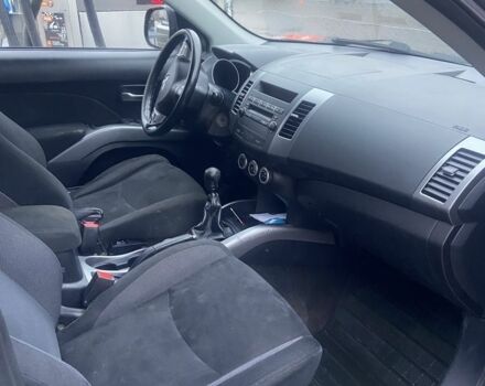 Сірий Міцубісі Аутлендер, об'ємом двигуна 2 л та пробігом 330 тис. км за 4950 $, фото 5 на Automoto.ua