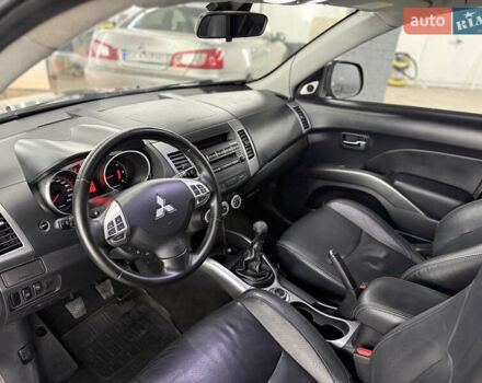 Сірий Міцубісі Аутлендер, об'ємом двигуна 2 л та пробігом 235 тис. км за 8950 $, фото 31 на Automoto.ua