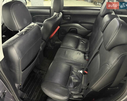 Сірий Міцубісі Аутлендер, об'ємом двигуна 2 л та пробігом 235 тис. км за 8950 $, фото 37 на Automoto.ua