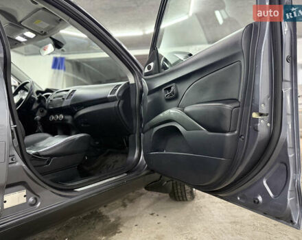 Сірий Міцубісі Аутлендер, об'ємом двигуна 2 л та пробігом 235 тис. км за 8950 $, фото 27 на Automoto.ua