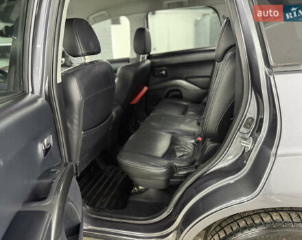 Сірий Міцубісі Аутлендер, об'ємом двигуна 2 л та пробігом 235 тис. км за 8950 $, фото 36 на Automoto.ua