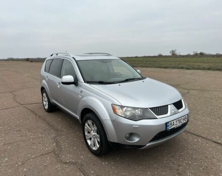 Серый Мицубиси Аутлендер, объемом двигателя 2 л и пробегом 200 тыс. км за 8300 $, фото 1 на Automoto.ua