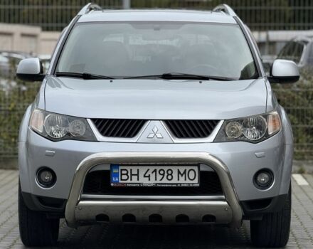 Серый Мицубиси Аутлендер, объемом двигателя 3 л и пробегом 175 тыс. км за 8500 $, фото 2 на Automoto.ua
