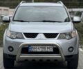 Серый Мицубиси Аутлендер, объемом двигателя 3 л и пробегом 175 тыс. км за 8500 $, фото 2 на Automoto.ua