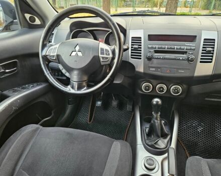 Серый Мицубиси Аутлендер, объемом двигателя 2 л и пробегом 400 тыс. км за 4700 $, фото 8 на Automoto.ua