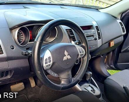 Мицубиси Аутлендер 2008 в Черкассах на Automoto.ua Серый Мицубиси Аутлендер, объемом двигателя 3 л и пробегом 72 тыс. км за 12500 $, фото 5 на Automoto.ua