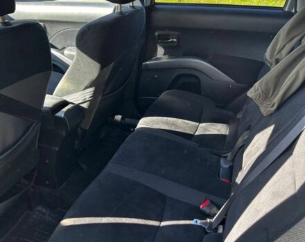 Сірий Міцубісі Аутлендер, об'ємом двигуна 2 л та пробігом 330 тис. км за 3500 $, фото 5 на Automoto.ua