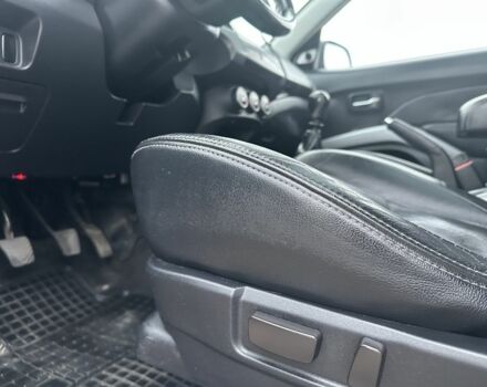 Серый Мицубиси Аутлендер, объемом двигателя 2 л и пробегом 200 тыс. км за 8300 $, фото 13 на Automoto.ua