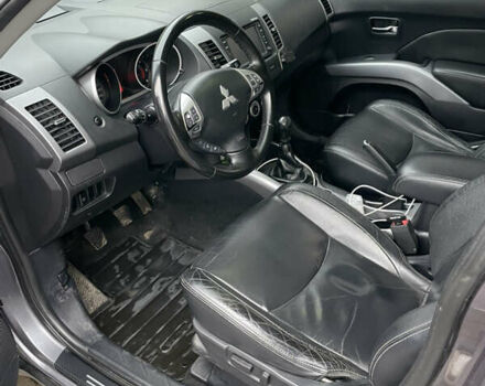 Серый Мицубиси Аутлендер, объемом двигателя 2.01 л и пробегом 345 тыс. км за 8100 $, фото 8 на Automoto.ua