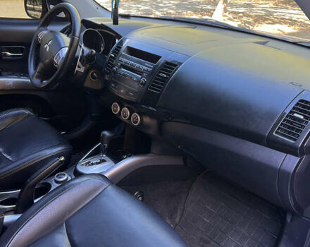 Мицубиси Аутлендер 2008 в Николаеве на Automoto.ua Серый Мицубиси Аутлендер, объемом двигателя 3 л и пробегом 362 тыс. км за 9000 $, фото 12 на Automoto.ua