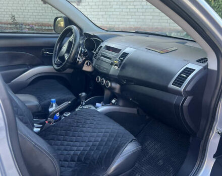 Серый Мицубиси Аутлендер, объемом двигателя 2.36 л и пробегом 245 тыс. км за 9300 $, фото 4 на Automoto.ua