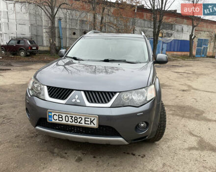 Серый Мицубиси Аутлендер, объемом двигателя 3 л и пробегом 294 тыс. км за 8200 $, фото 1 на Automoto.ua