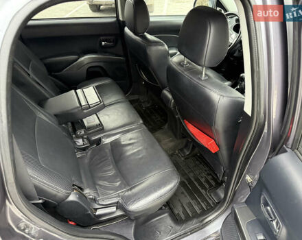 Сірий Міцубісі Аутлендер, об'ємом двигуна 2 л та пробігом 237 тис. км за 8999 $, фото 44 на Automoto.ua