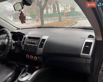 Сірий Міцубісі Аутлендер, об'ємом двигуна 3 л та пробігом 209 тис. км за 9800 $, фото 46 на Automoto.ua