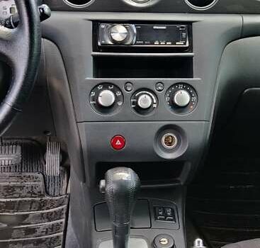 Серый Мицубиси Аутлендер, объемом двигателя 2.38 л и пробегом 323 тыс. км за 6800 $, фото 8 на Automoto.ua