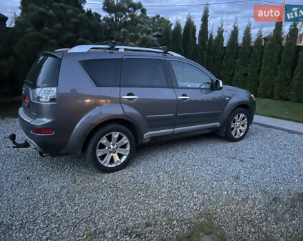 Серый Мицубиси Аутлендер, объемом двигателя 2 л и пробегом 235 тыс. км за 9000 $, фото 5 на Automoto.ua