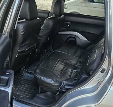 Серый Мицубиси Аутлендер, объемом двигателя 2.2 л и пробегом 280 тыс. км за 5300 $, фото 4 на Automoto.ua