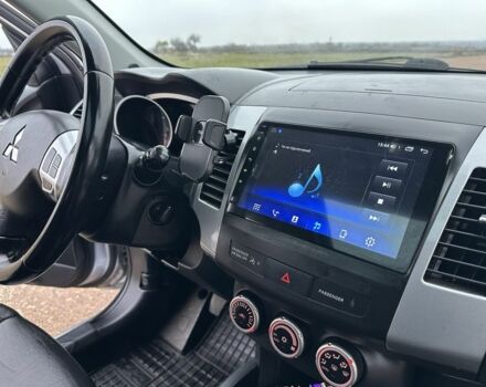 Серый Мицубиси Аутлендер, объемом двигателя 2 л и пробегом 200 тыс. км за 8300 $, фото 23 на Automoto.ua