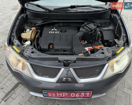 Сірий Міцубісі Аутлендер, об'ємом двигуна 2 л та пробігом 237 тис. км за 8999 $, фото 55 на Automoto.ua