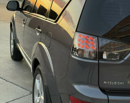 Серый Мицубиси Аутлендер, объемом двигателя 2.4 л и пробегом 210 тыс. км за 8300 $, фото 4 на Automoto.ua