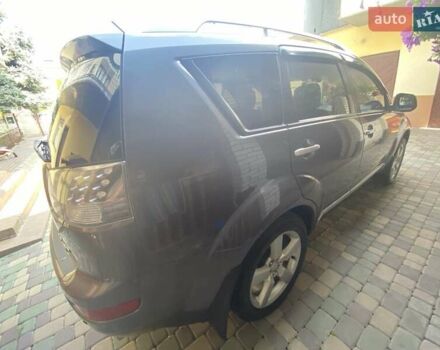 Серый Мицубиси Аутлендер, объемом двигателя 3 л и пробегом 232 тыс. км за 9200 $, фото 4 на Automoto.ua