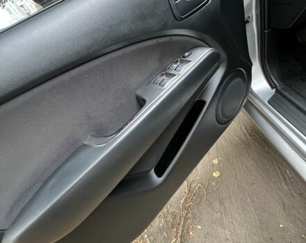 Серый Мицубиси Аутлендер, объемом двигателя 2 л и пробегом 237 тыс. км за 6000 $, фото 7 на Automoto.ua