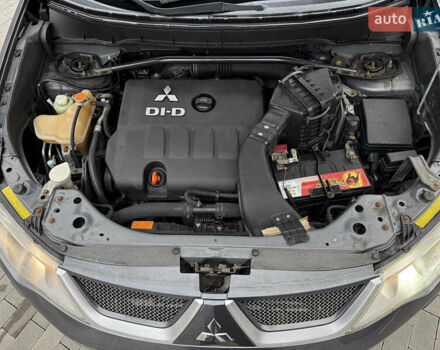 Сірий Міцубісі Аутлендер, об'ємом двигуна 2 л та пробігом 237 тис. км за 8999 $, фото 56 на Automoto.ua