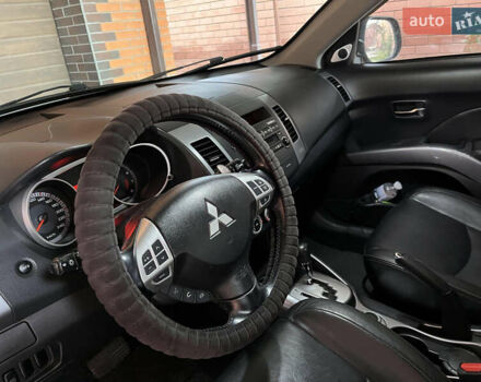 Сірий Міцубісі Аутлендер, об'ємом двигуна 2.36 л та пробігом 195 тис. км за 9500 $, фото 4 на Automoto.ua