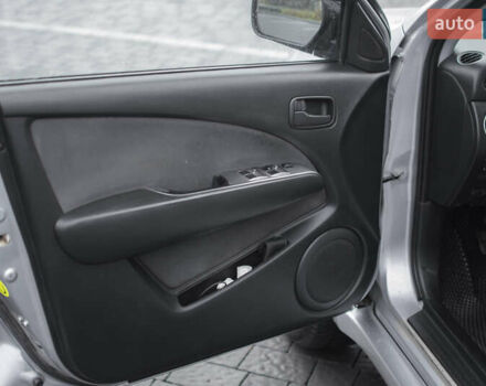 Сірий Міцубісі Аутлендер, об'ємом двигуна 2 л та пробігом 258 тис. км за 5650 $, фото 19 на Automoto.ua