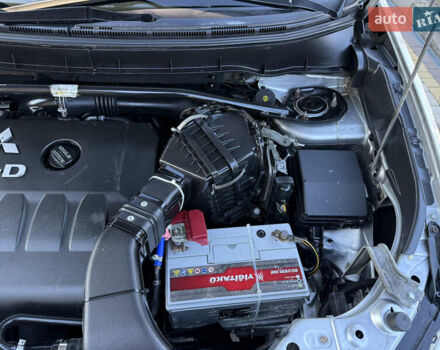 Серый Мицубиси Аутлендер, объемом двигателя 2 л и пробегом 268 тыс. км за 8950 $, фото 41 на Automoto.ua